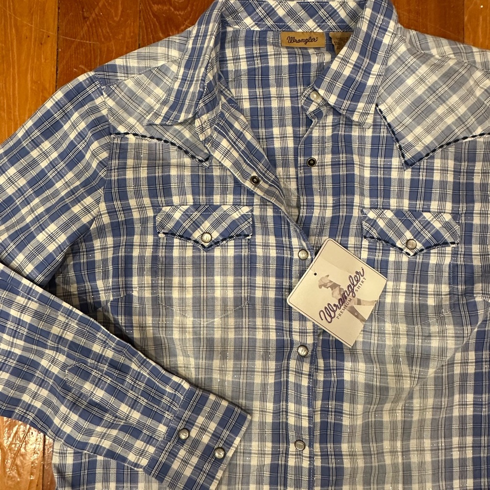 Wrangler blue & white w/ silver sparkle plaid long sleeve snap up shirt. NWT - Picture 4 of 7